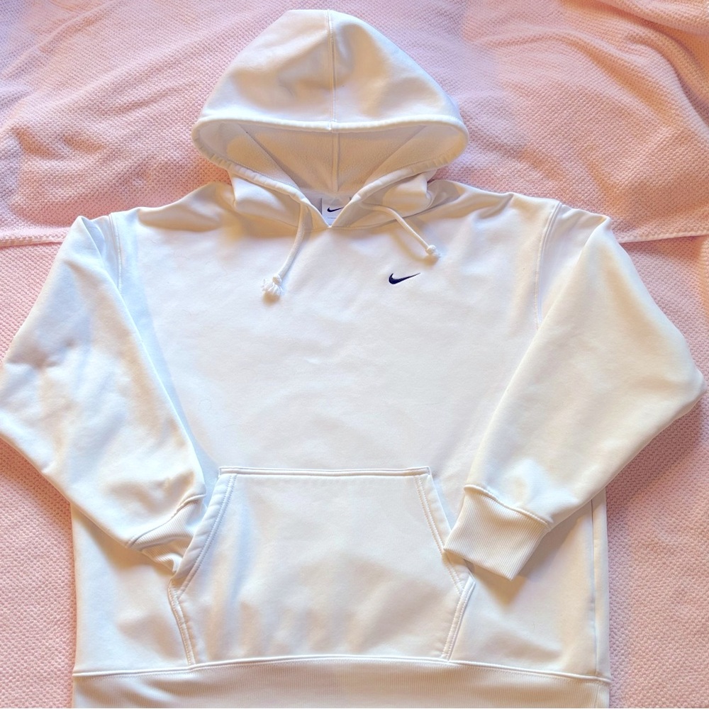 Women’s white Nike Therma-fit hoodie sweatshirt. Medium